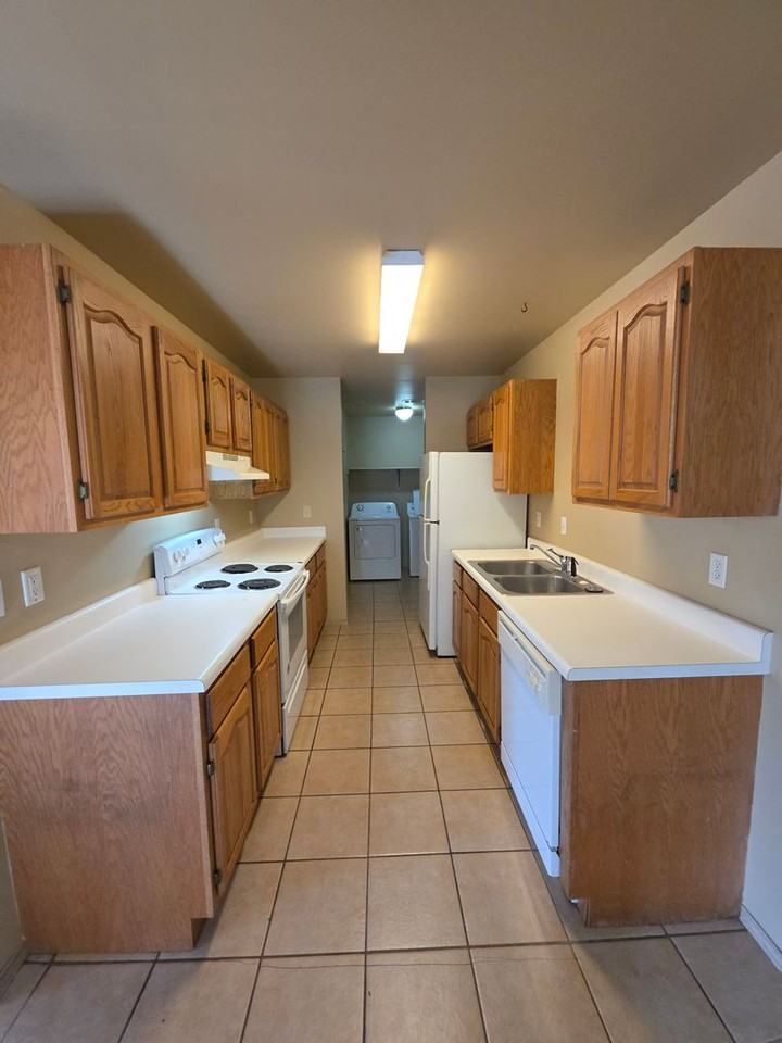 1002 N Greenwich Ave - Photo 6 of 28