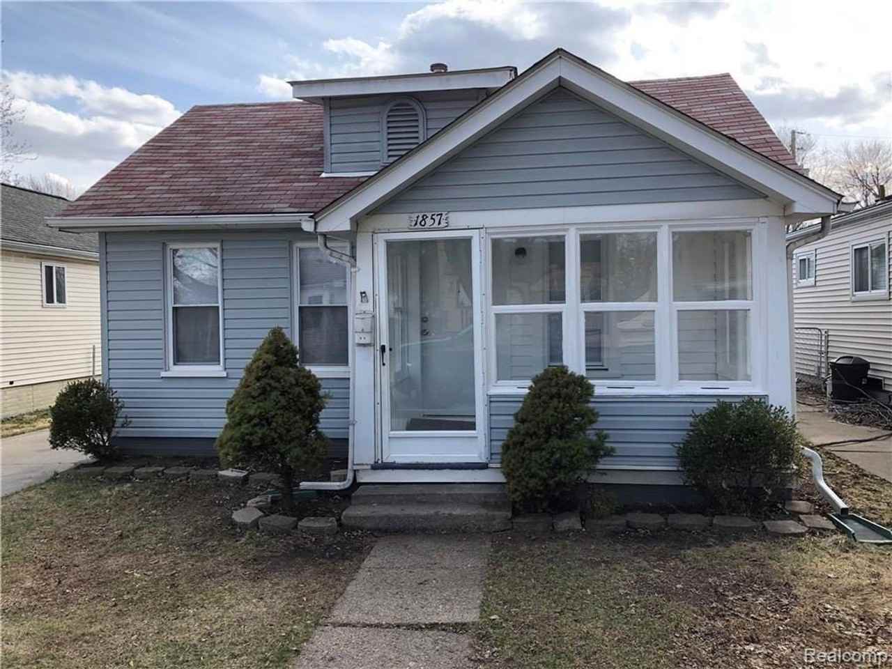 1857 Russell Ave - Photo 2 of 10