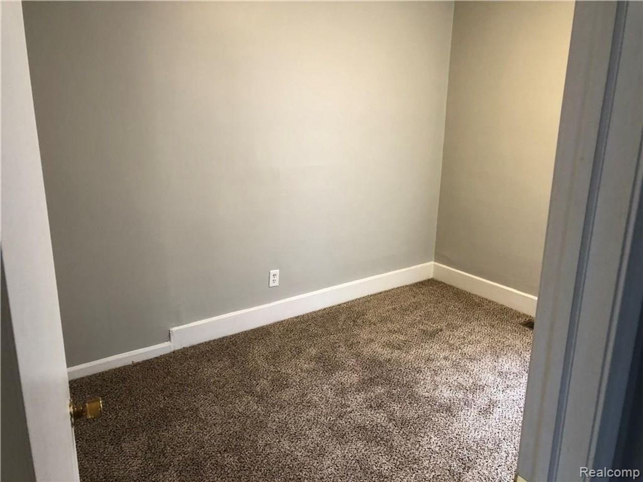 1857 Russell Ave - Photo 7 of 10