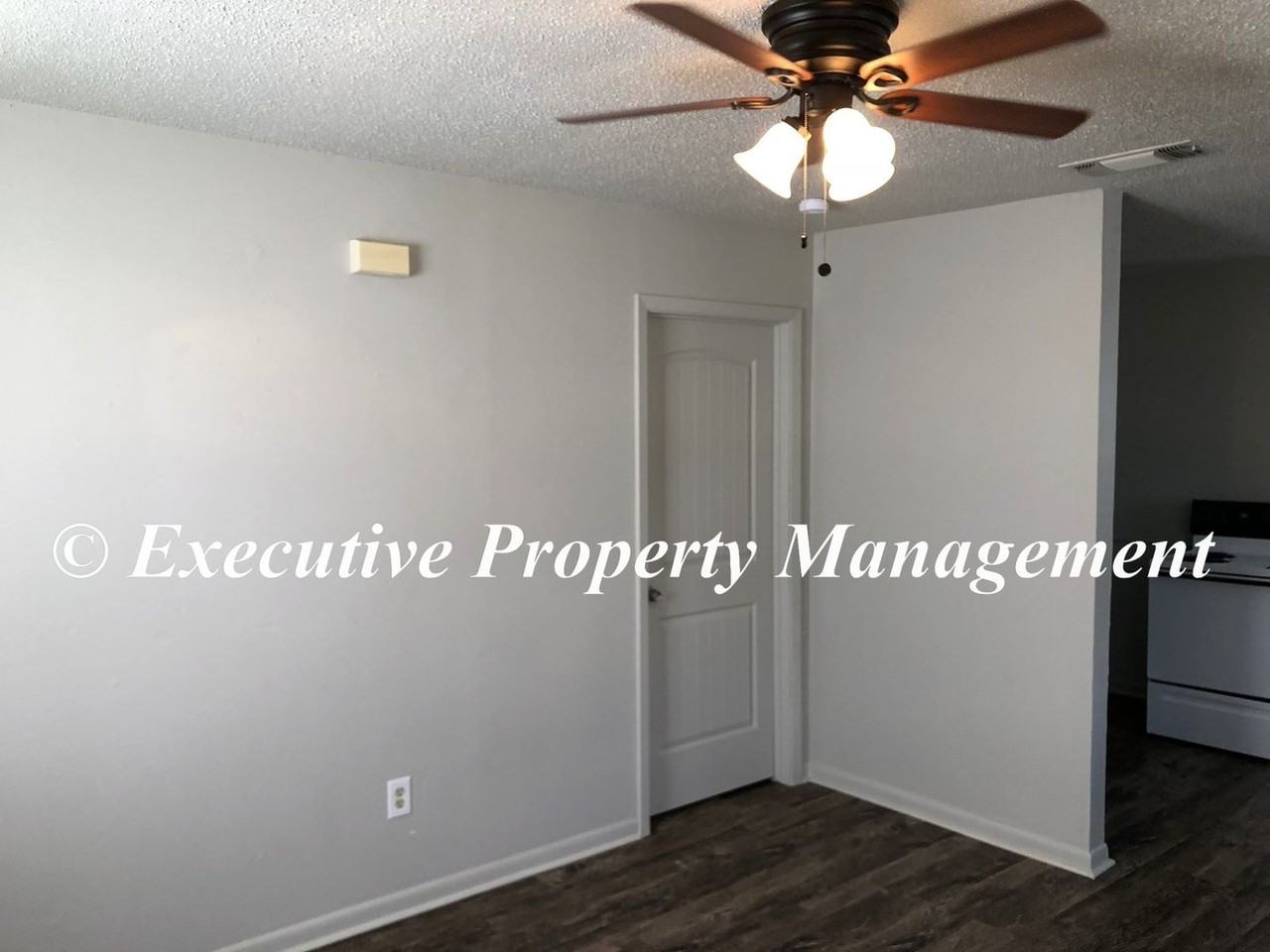 908 J R Court - Photo 2 of 11