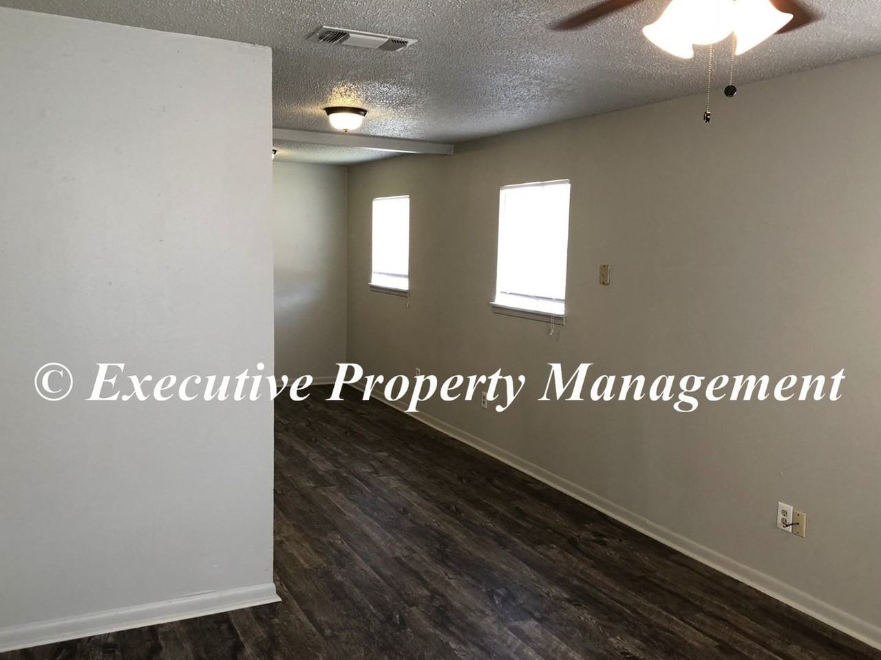 908 J R Court - Photo 3 of 11