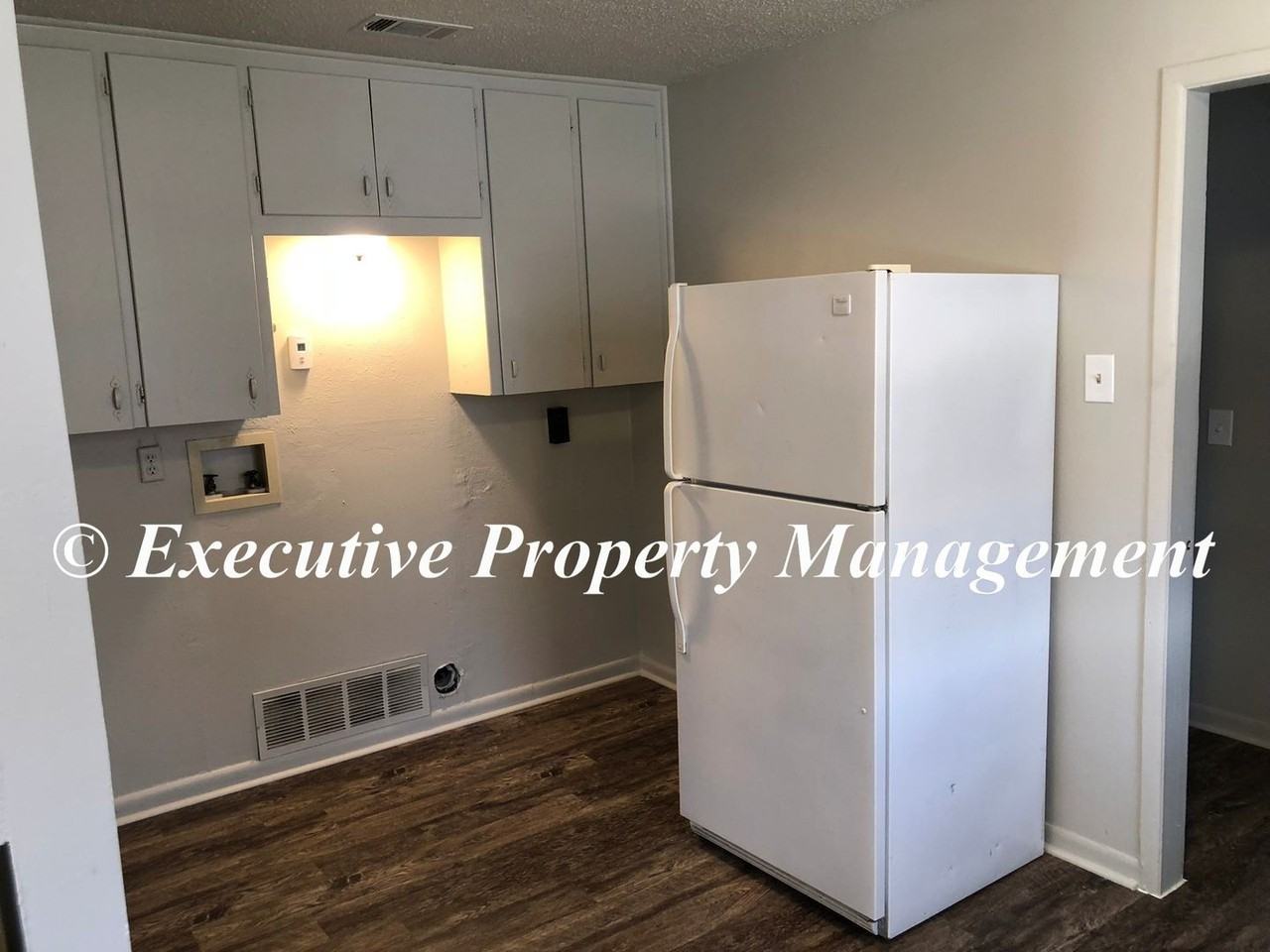 908 J R Court - Photo 6 of 11