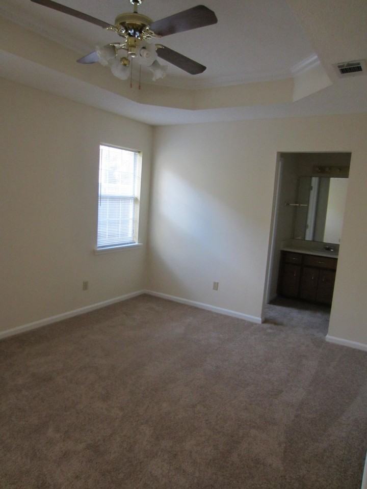 206 Palmer Dr - Photo 3 of 9