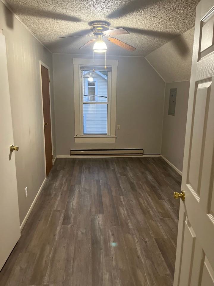 Washington Manor Apartments - Photo 2 of 17