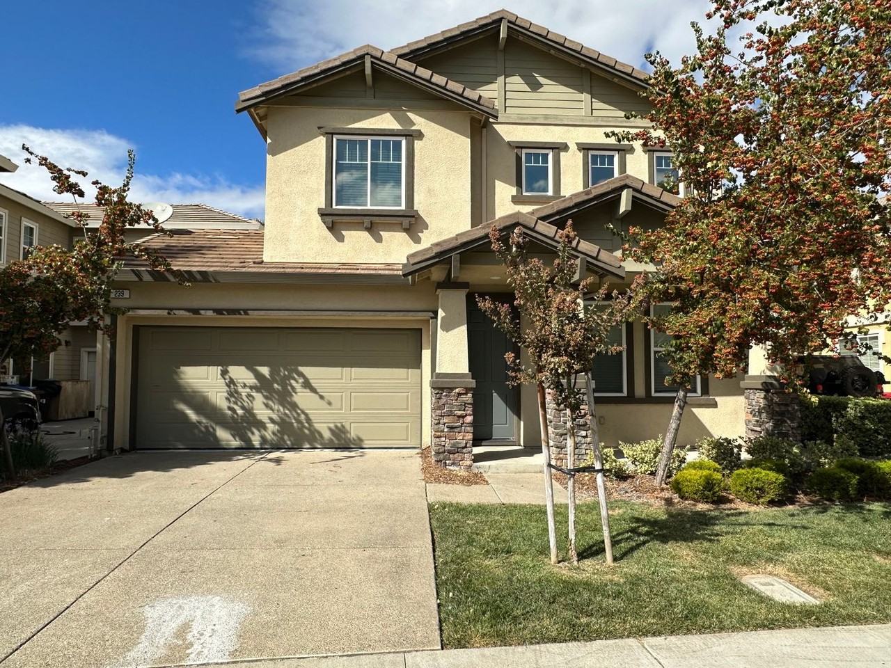 239 Lawrence Ln - Photo 2 of 27