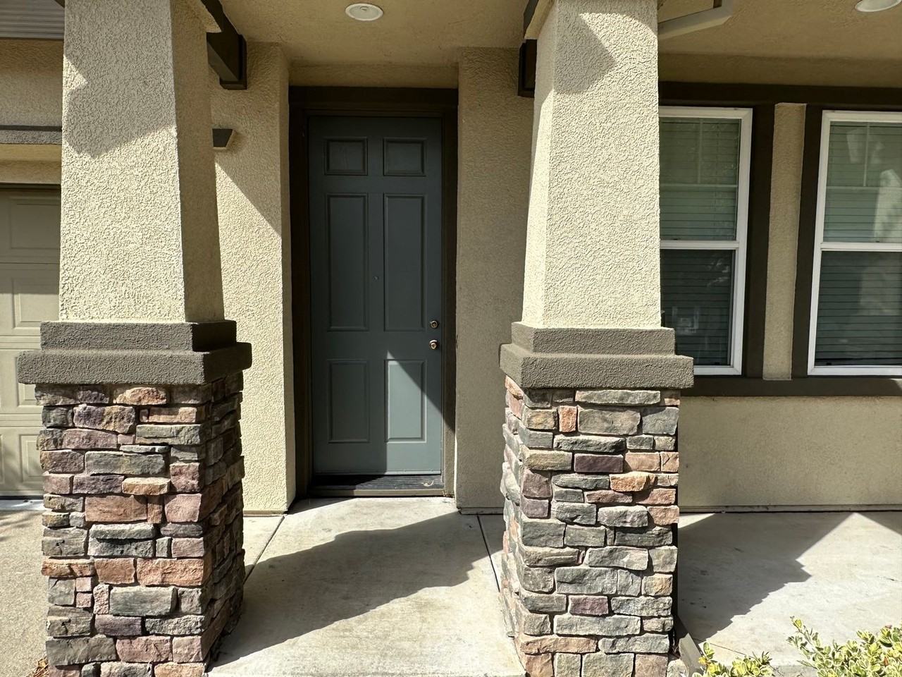 239 Lawrence Ln - Photo 3 of 27