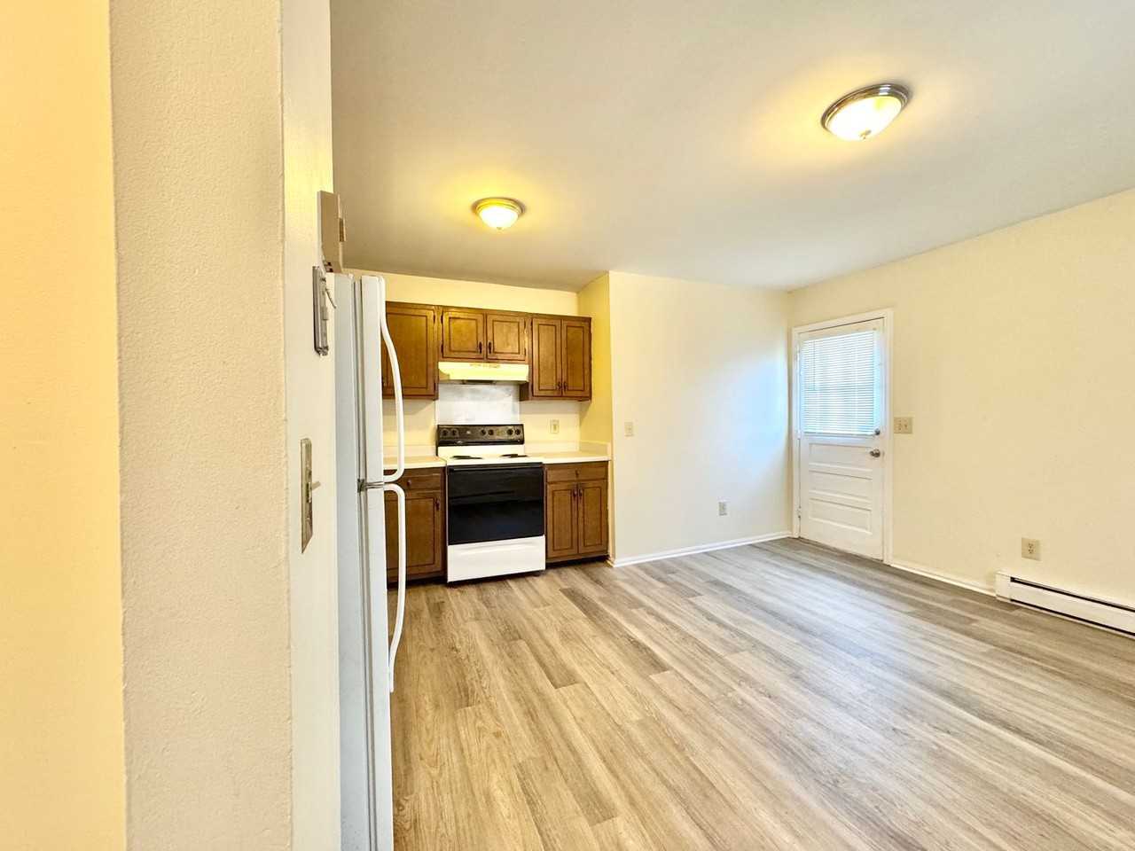 609 Tipperary Dr - Photo 2 of 14