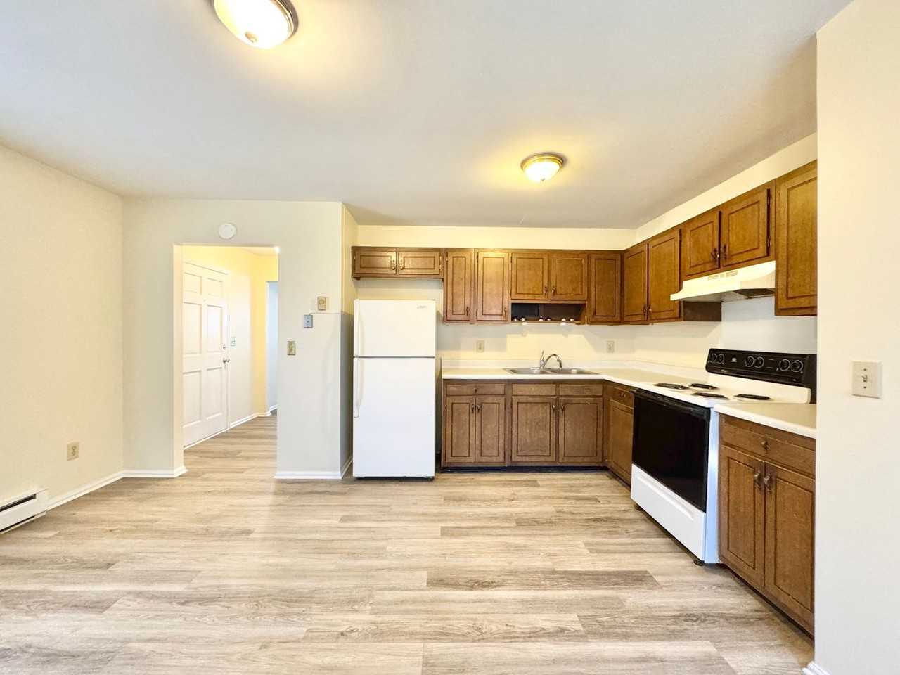 609 Tipperary Dr - Photo 3 of 14