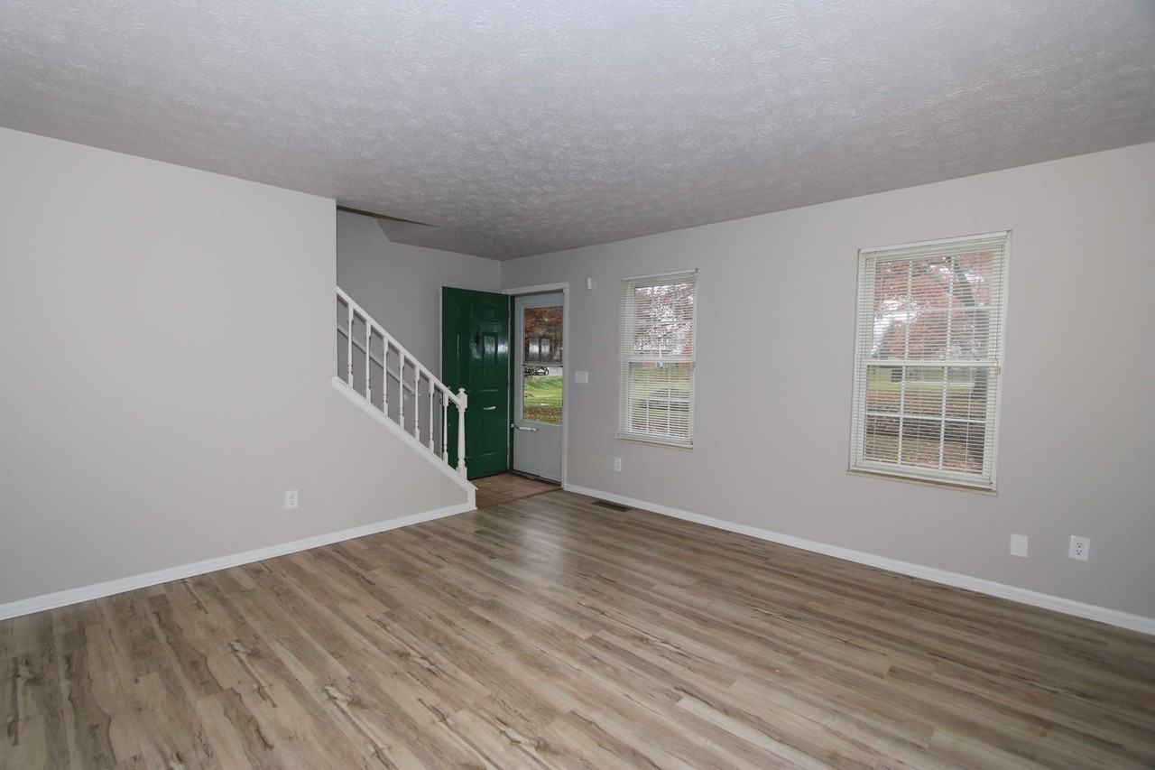 3427 Sunbury Lane - Photo 2 of 26