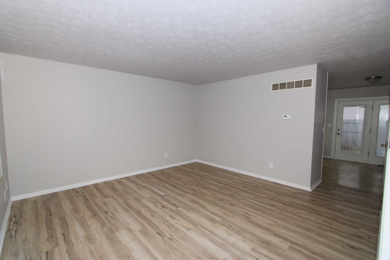 3427 Sunbury Lane - Photo 3 of 26