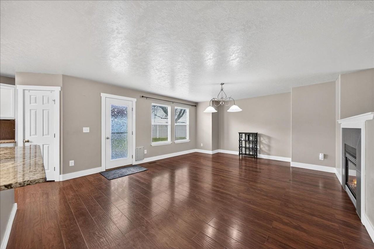 4551 W Hearst Dr - Photo 7 of 50