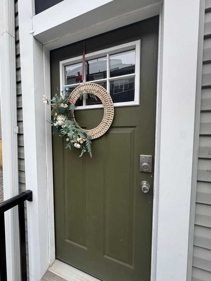 828 Concord St - Photo 3 of 50