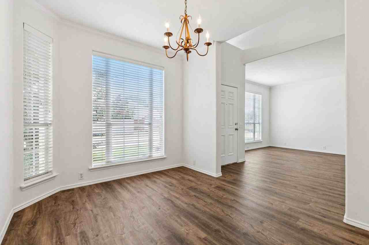 6439 Chester Dr - Photo 2 of 10