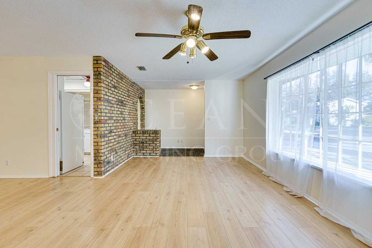 3736 Paige Street - Photo 5 of 43