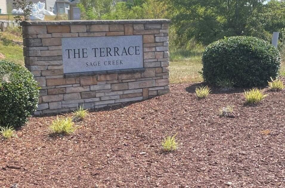 4050 Oval Ter - Photo 2 of 27