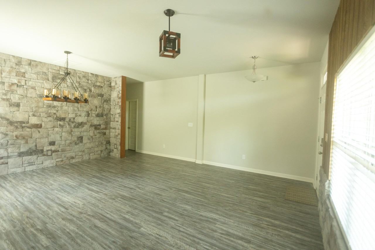 1115 Dietrich Lane - Photo 5 of 37