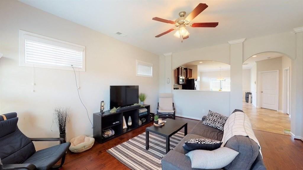 160 Kirkwood Drive - Photo 4 of 26