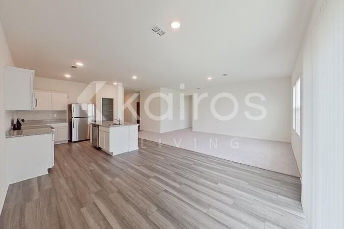 677 Castillo Dr - Photo 3 of 23