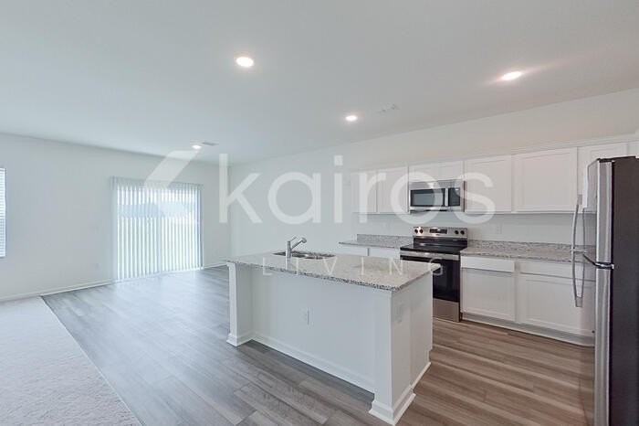 677 Castillo Dr - Photo 4 of 23