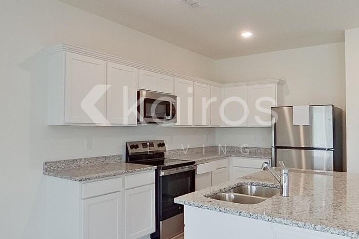 677 Castillo Dr - Photo 5 of 23