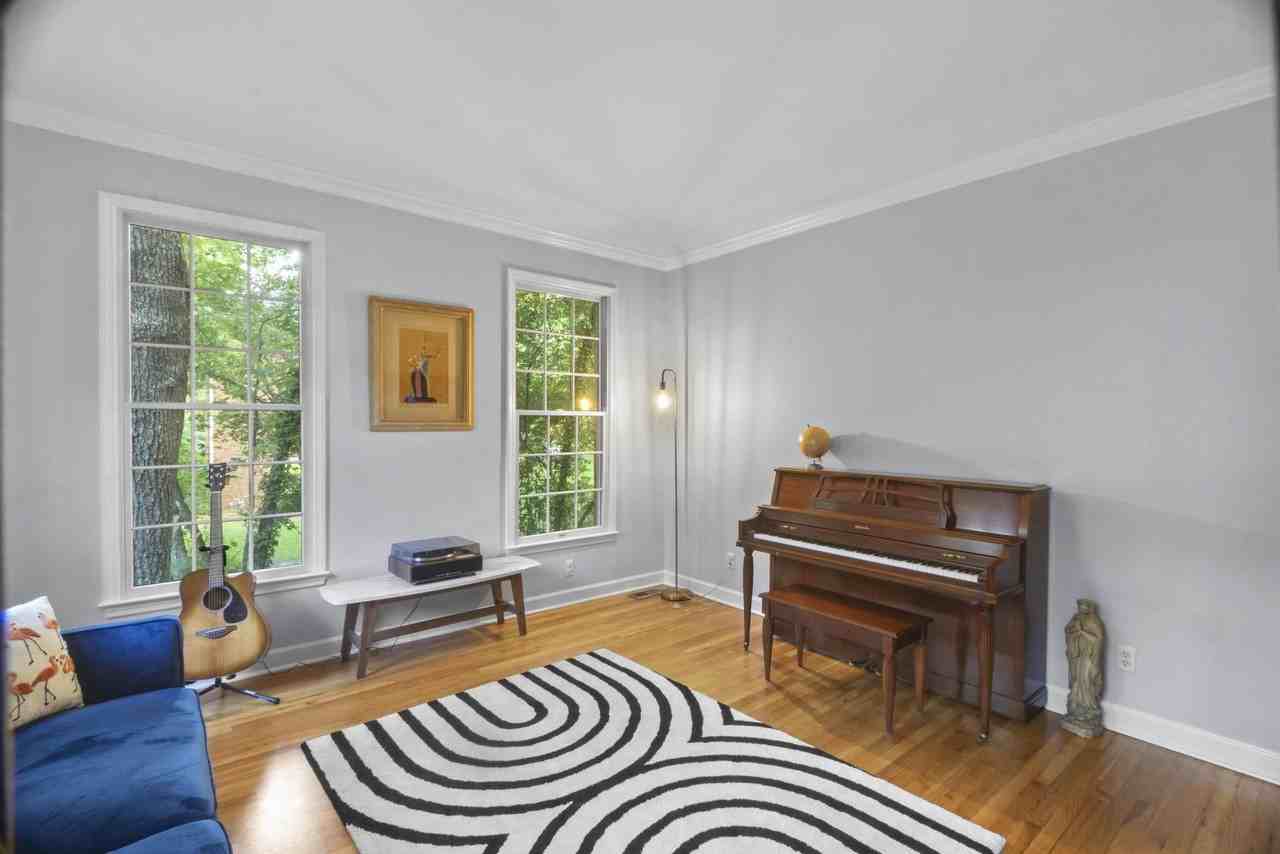 126 Hemlock Dr - Photo 3 of 32