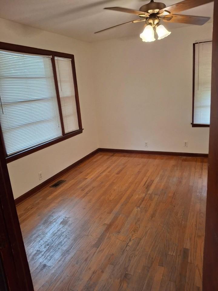 287 Myrtle St - Photo 5 of 12