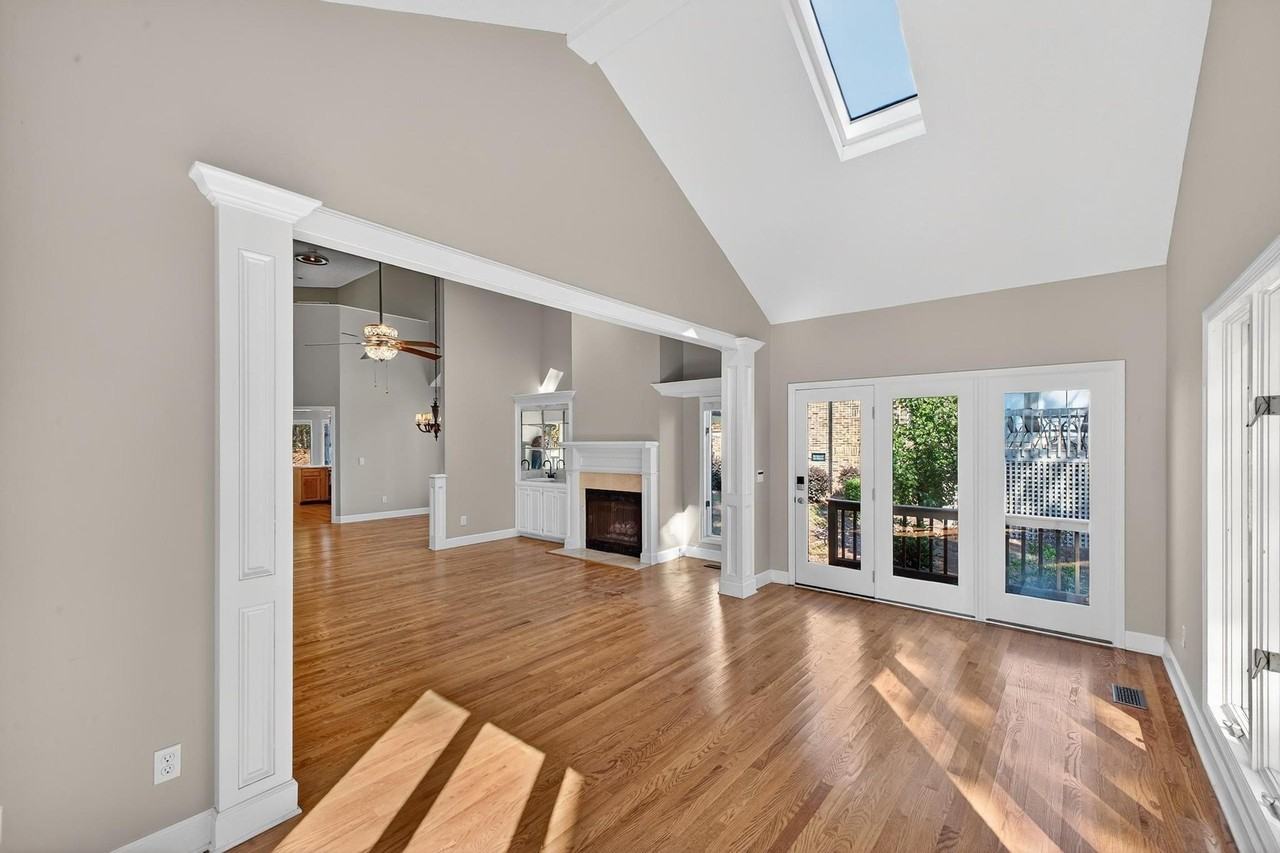 205 Club Villa Dr W - Photo 4 of 49