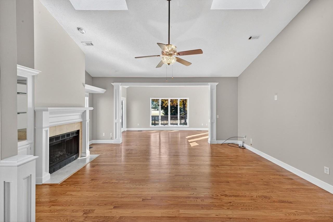205 Club Villa Dr W - Photo 6 of 49