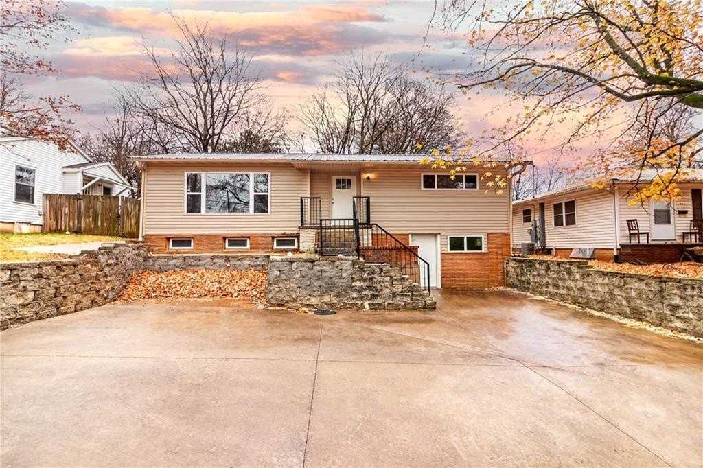 328 S Duncan Ave - Photo 2 of 26