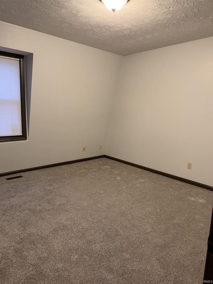 4317 E Wembley Ct - Photo 3 of 9