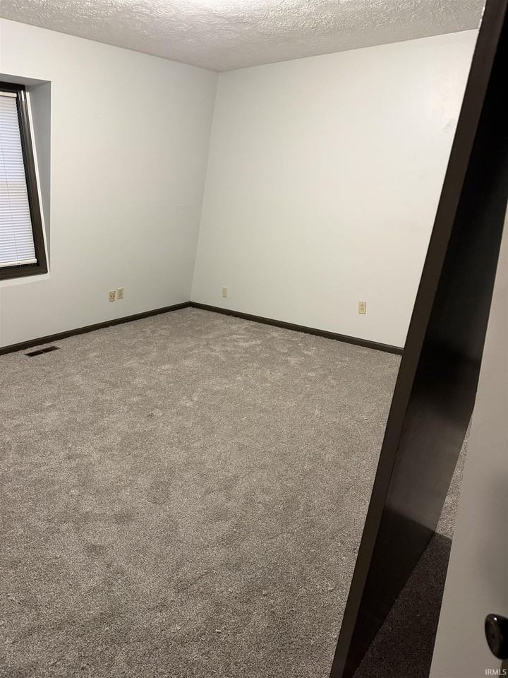 4317 E Wembley Ct - Photo 6 of 9