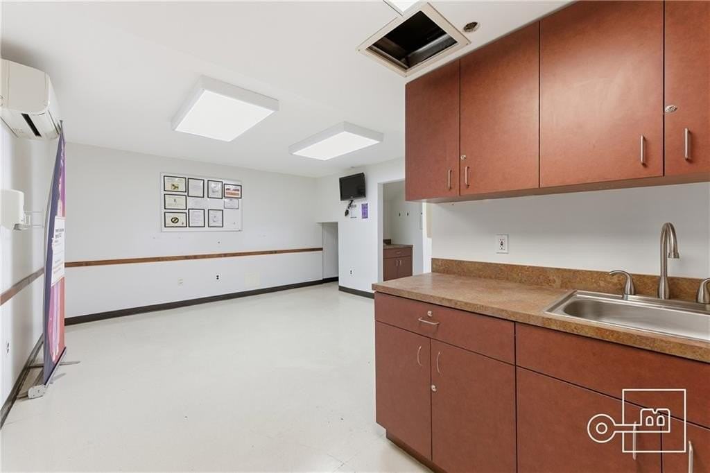 577 Prospect Ave - Photo 7 of 22