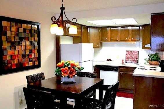 139 Peppertree Dr - Photo 3 of 4