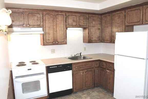 21 Edward White Dr - Photo 2 of 10