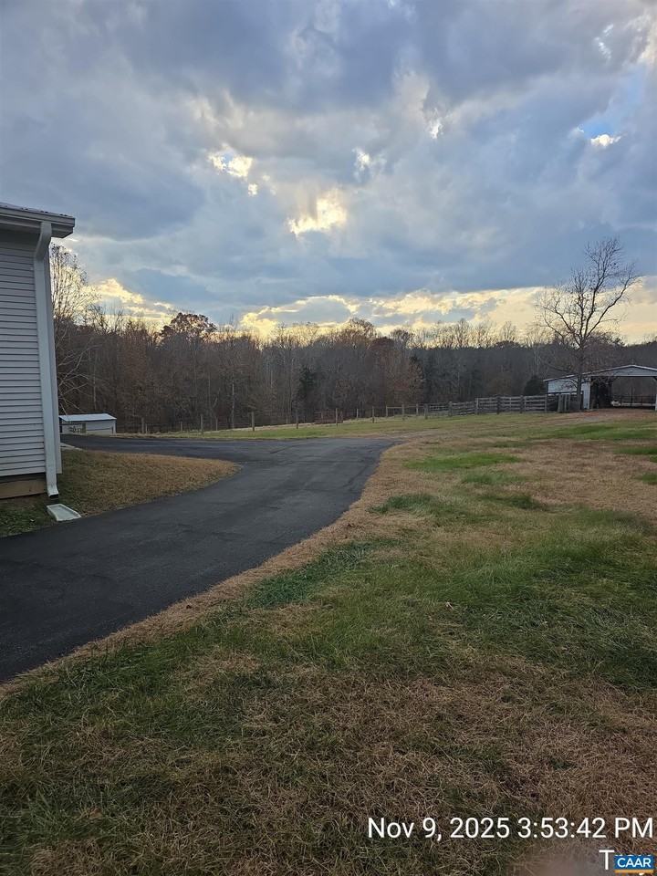 912 Hunters Lodge Rd - Photo 4 of 22