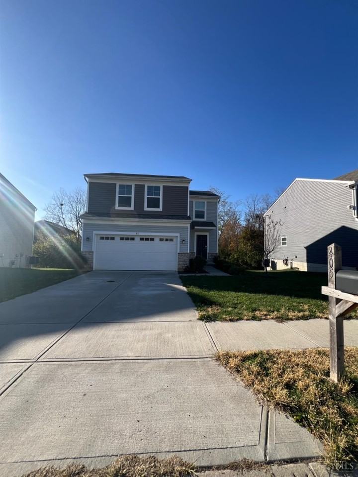 405 Mcewing Dr - Photo 4 of 14