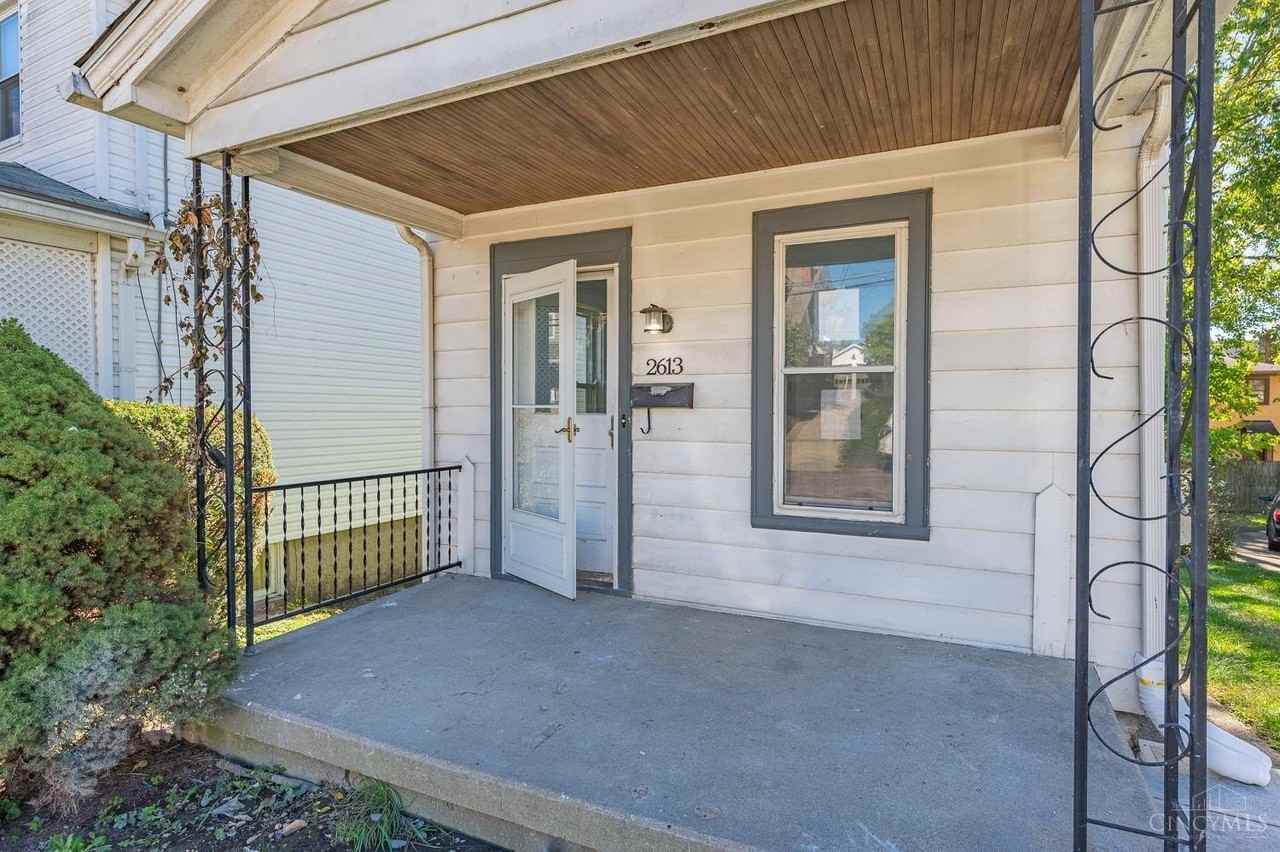 2613 Melrose Ave - Photo 3 of 30