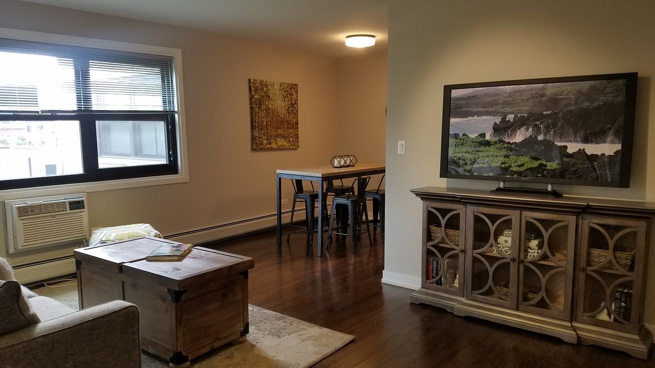 W Bryn Mawr Ave & N Sheridan Rd - Photo 2 of 14