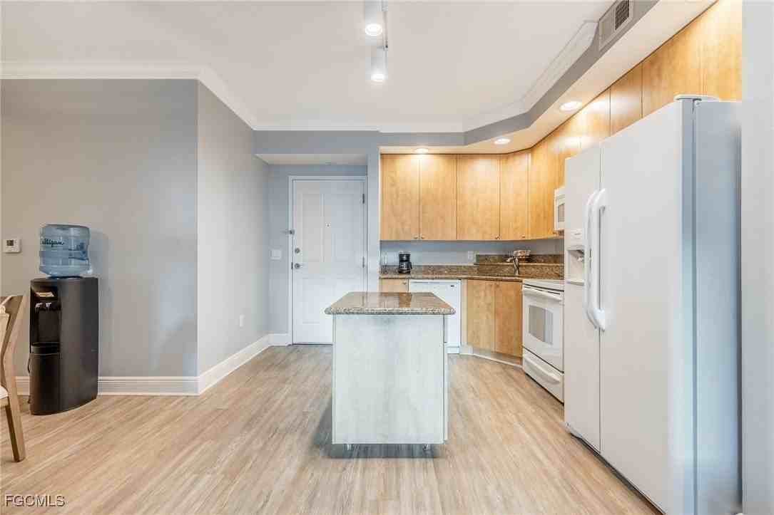 2825 Palm Beach Blvd Apt 615 #615 - Photo 7 of 21