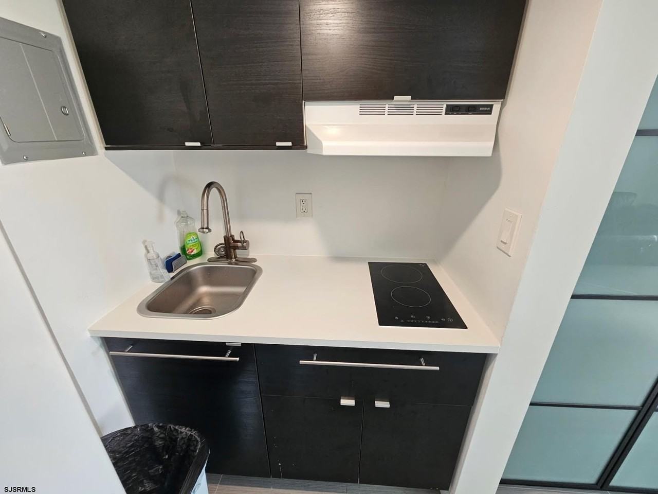 3501 3501 Boardwalk #B210 - Photo 6 of 9