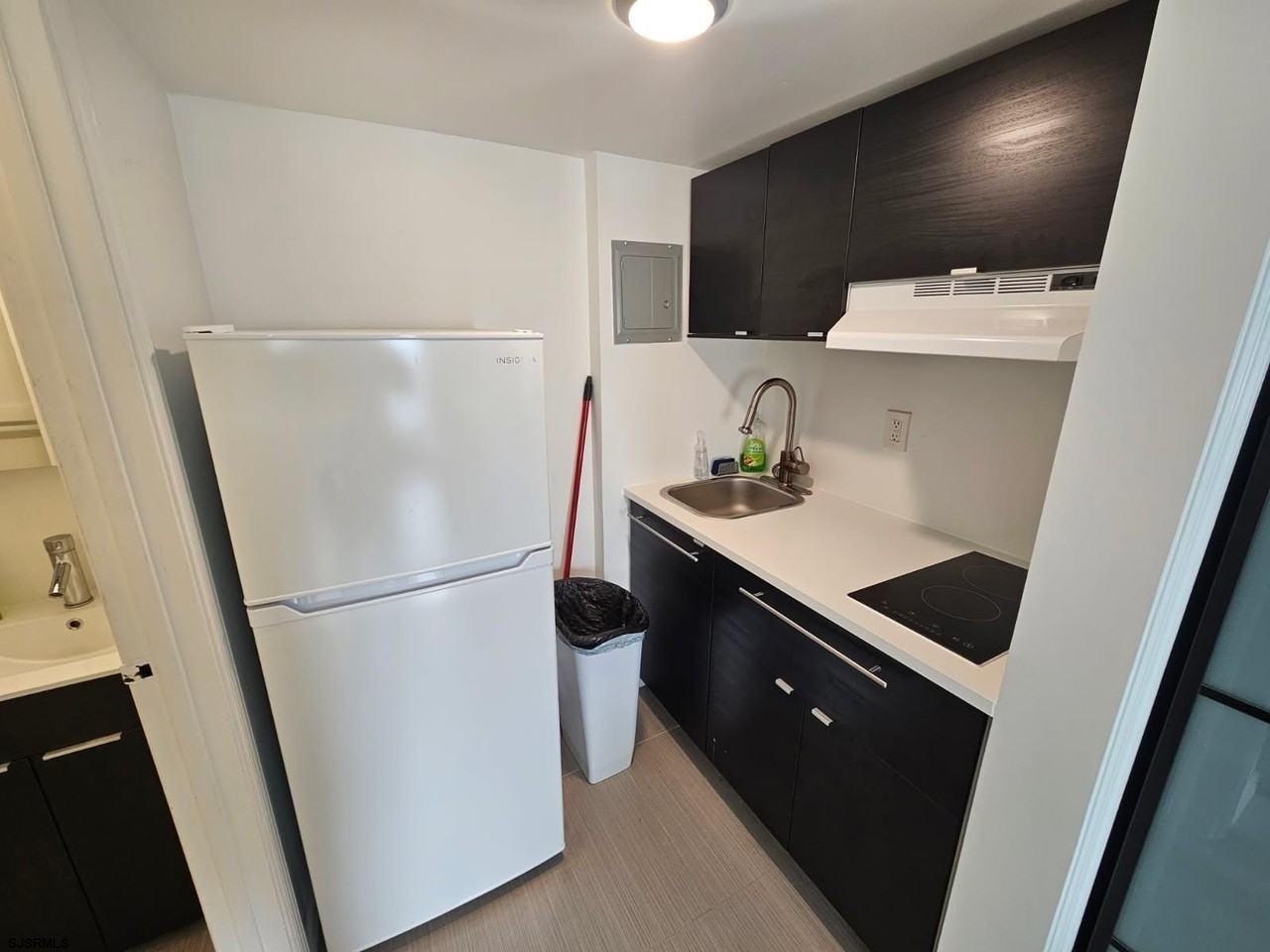 3501 3501 Boardwalk #B210 - Photo 7 of 9