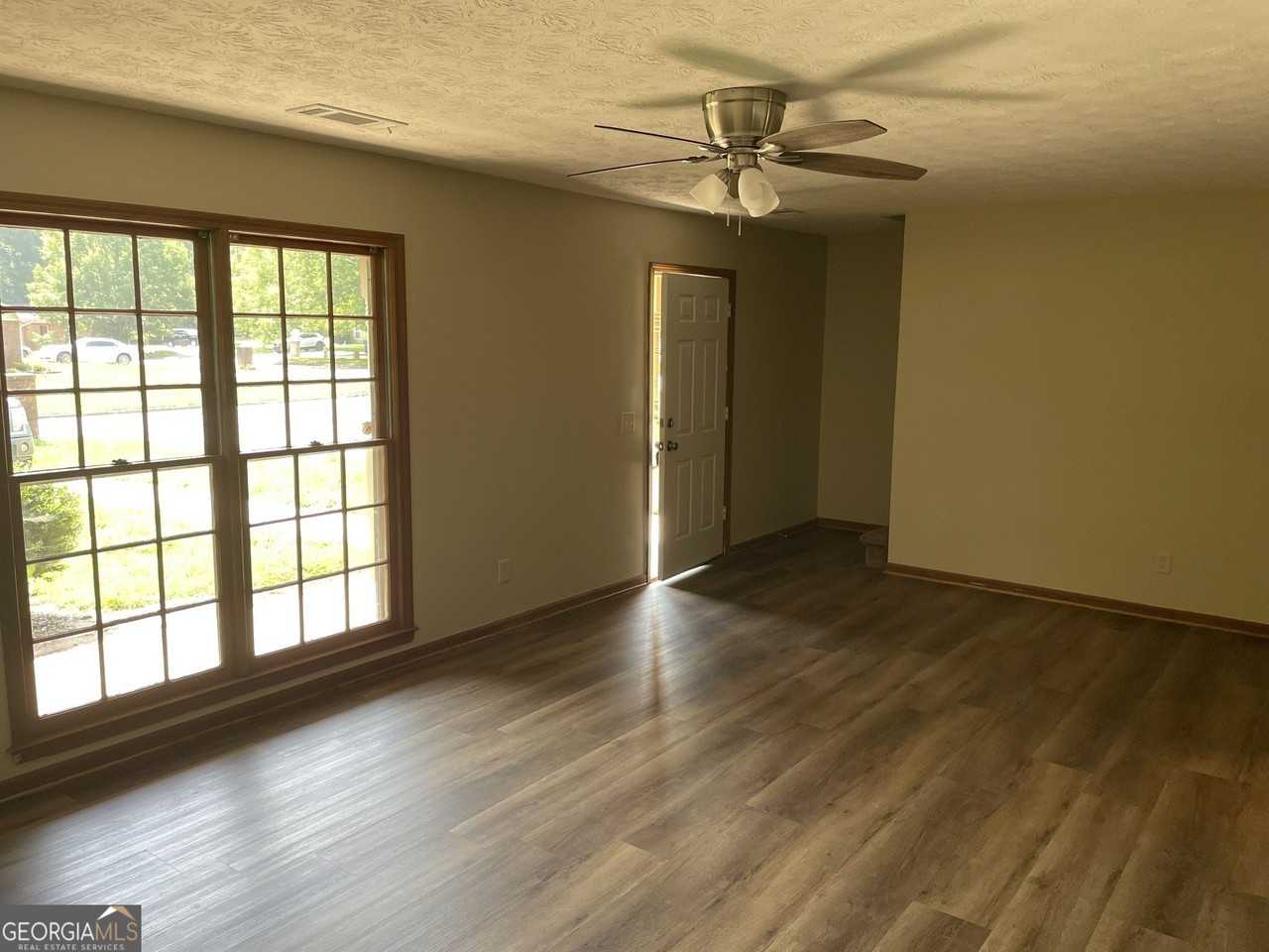 2617 Shore Wood Court Northeast - Photo 2 of 15