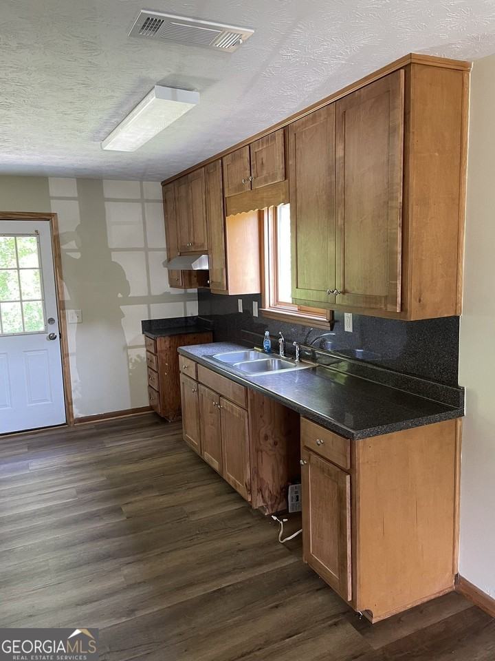 2617 Shore Wood Court Northeast - Photo 5 of 15