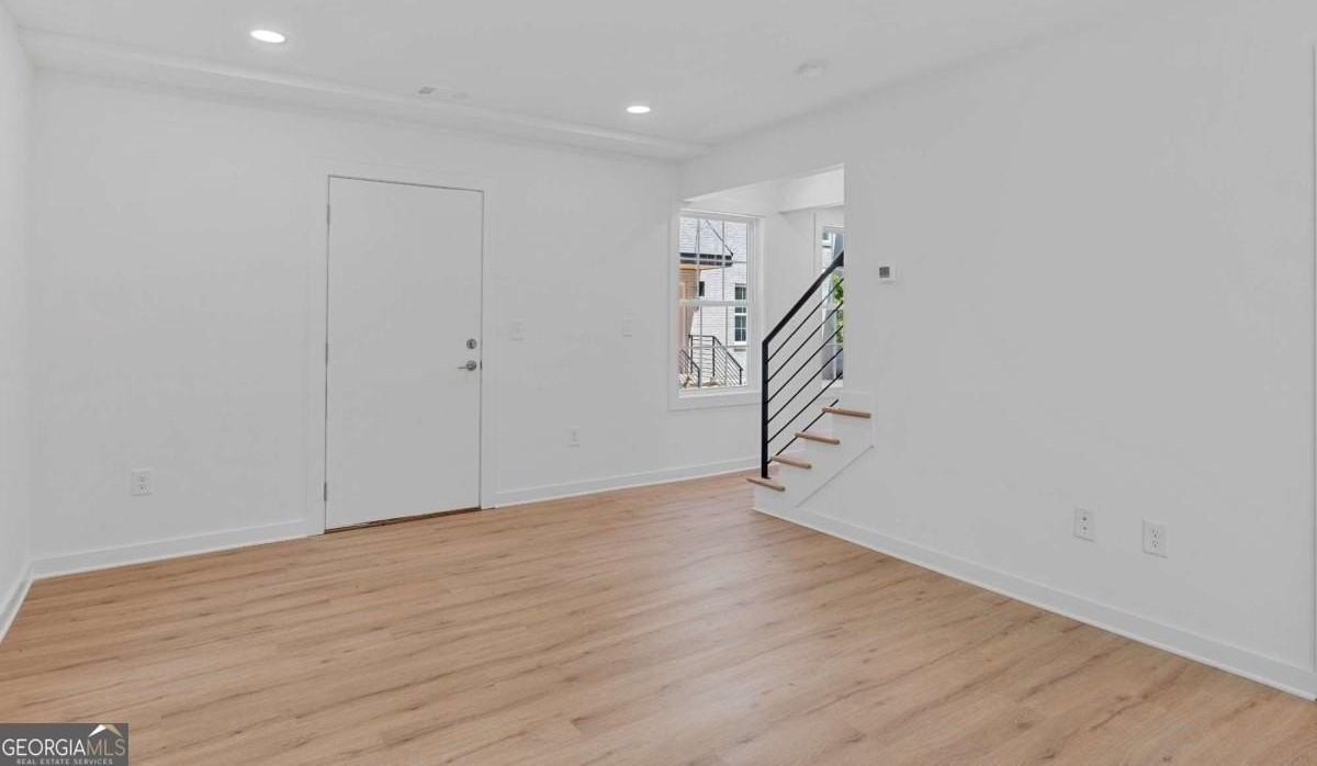 237 Howard St Ne Apt 5 #5 - Photo 5 of 18