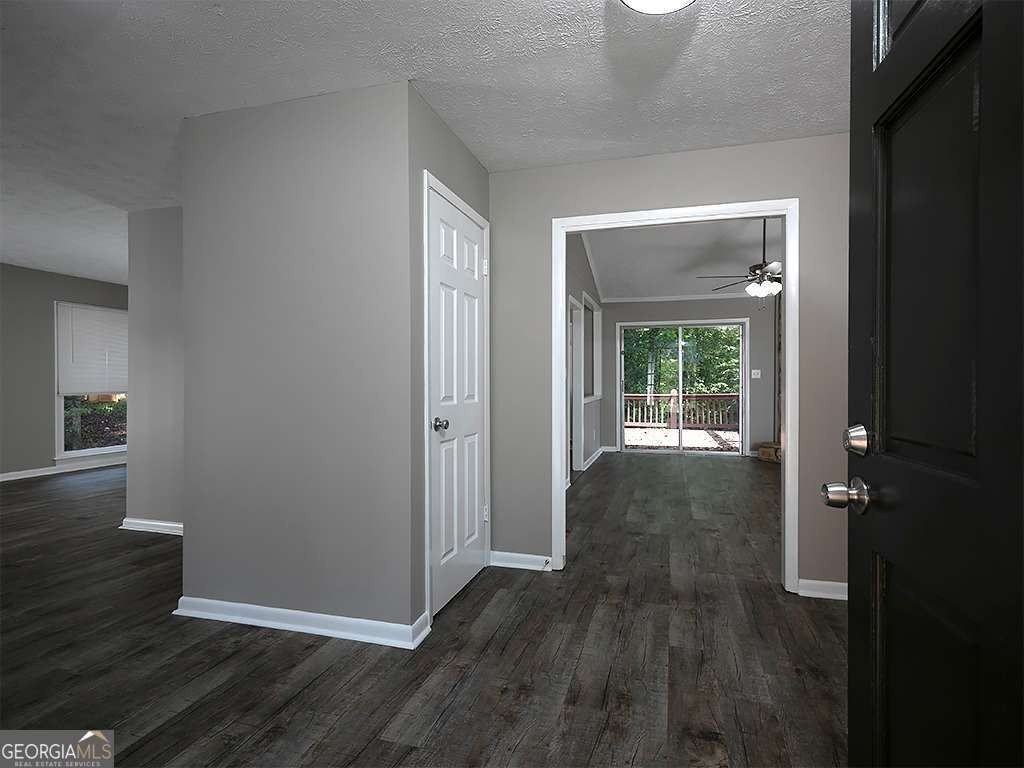 581 Autumn Lane Northeast - Photo 4 of 28