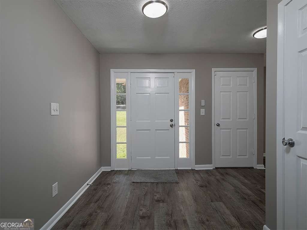 581 Autumn Lane Northeast - Photo 5 of 28