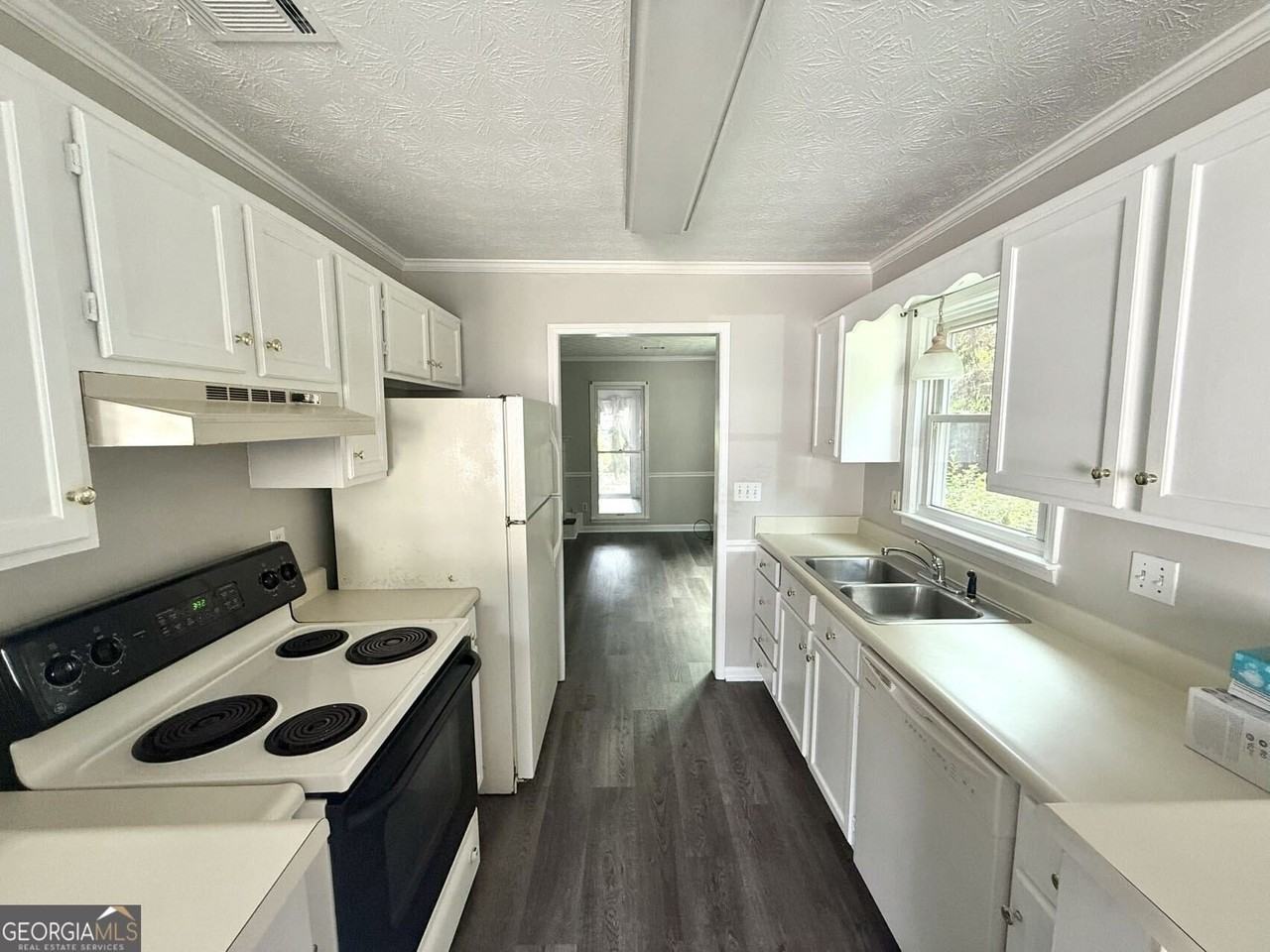 2949 Governors Ct - Photo 4 of 17