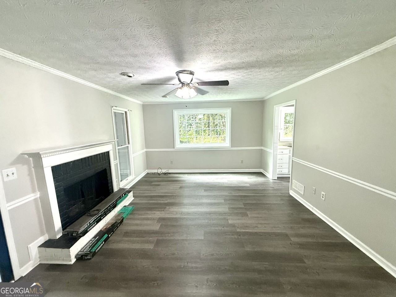 2949 Governors Ct - Photo 6 of 17