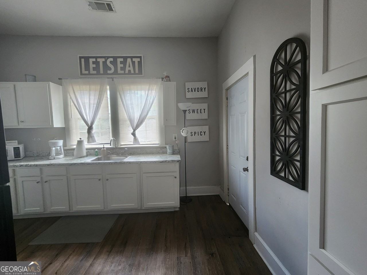 917 Oakview Ave Apt 2 #2 - Photo 4 of 13