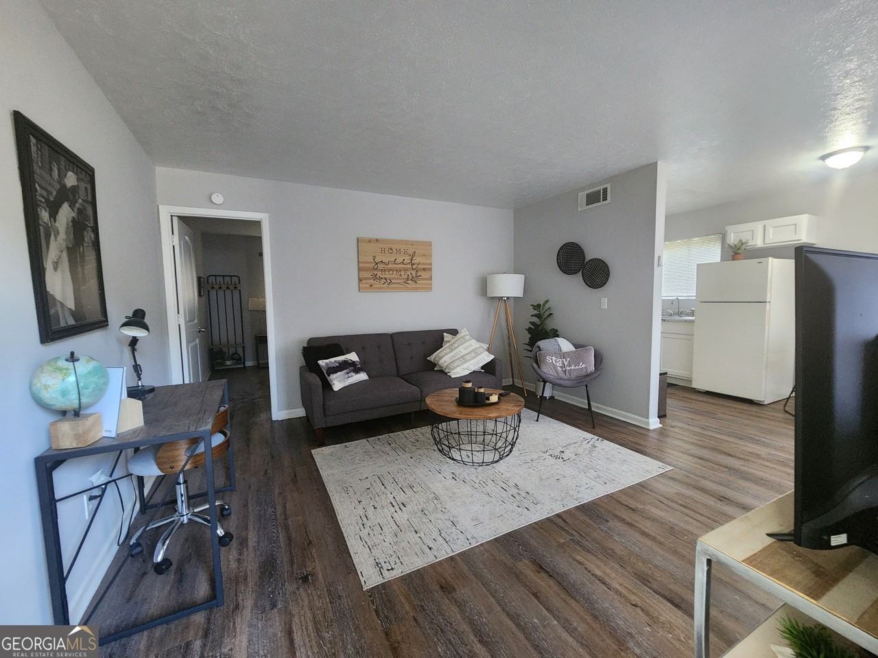 917 Oakview Ave Apt B #B - Photo 3 of 13